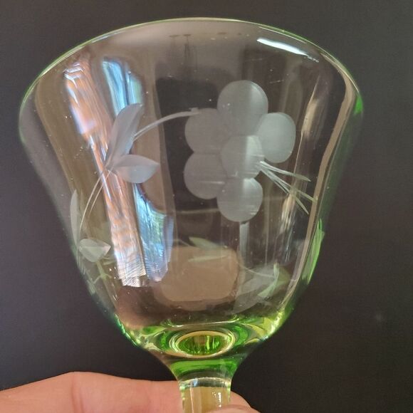 Green Uranium Glass Tiffin Weston Etched Berry Depression Glasses - Picture 10 of 10